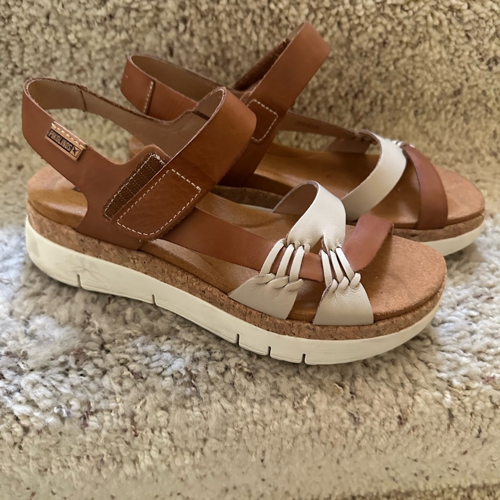 Pikolinos Brown and White Sandals. Purchased in Spain. Worn once. EUC.Size 9(40)
